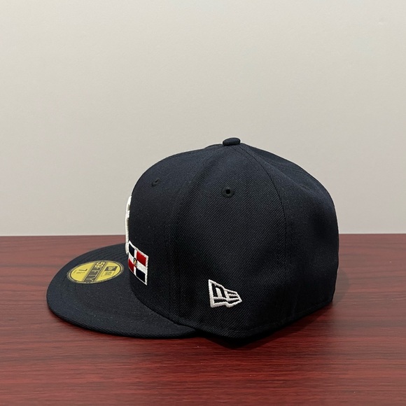 New Era, 59Fifty Fitted Hat, Dominican Republic Flag, Navy Blue & White - Picture 4 of 11